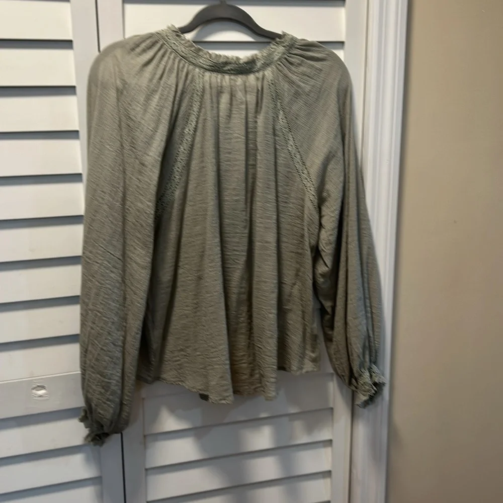 Free people Sivan embroidered blouse featuring beautiful crocheted panels - Picture 2 of 5